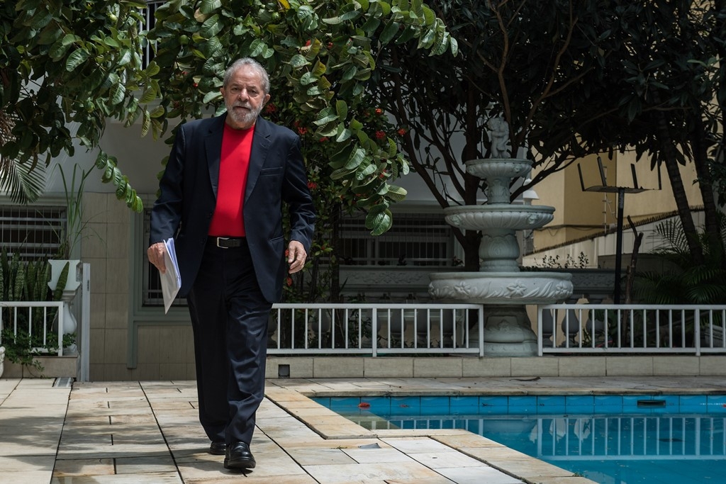 Lula llega a una entrevista con la AFP en el Instituto Lula de Sao Paulo, Brasil, el 1 de marzo de 2018