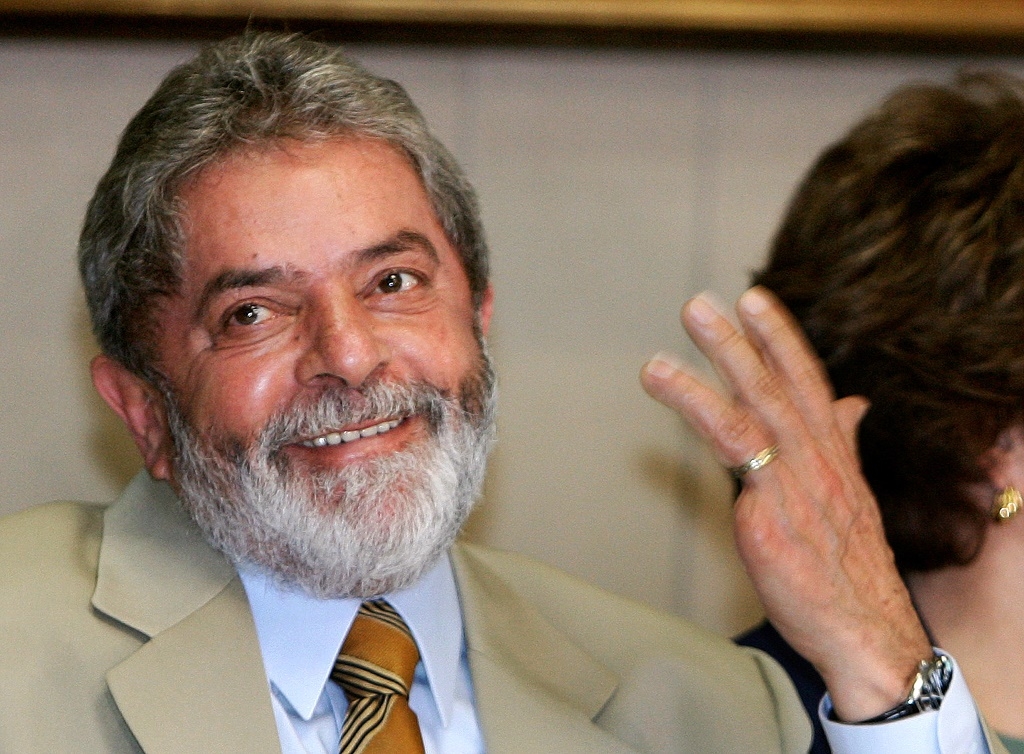 Lula gestualiza durante la firma de un tratado con los sindicatos, en el palacio Planalto de Brasilia, el 27 de diciembre de 2006.