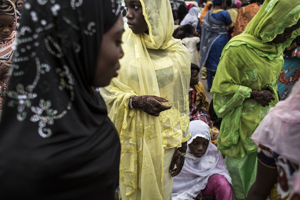 Muslim worshippers attend a mass prayer to celebrate Eid al-Fitr on June 25, 2017 at the Stade des Martyrs in Kinshasa.