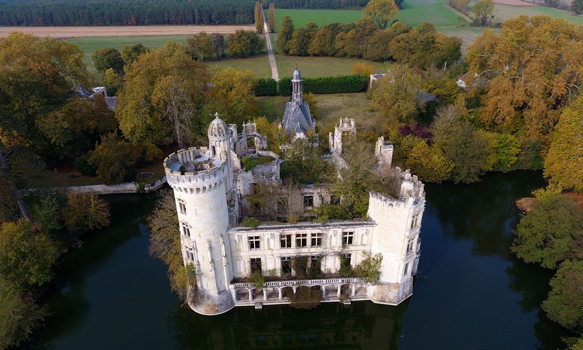 A picture taken on November 3, 2017 shows an aerial view of the ruined castle of La Mothe-Chandeniers, in Les Trois-Moutiers, central western France.