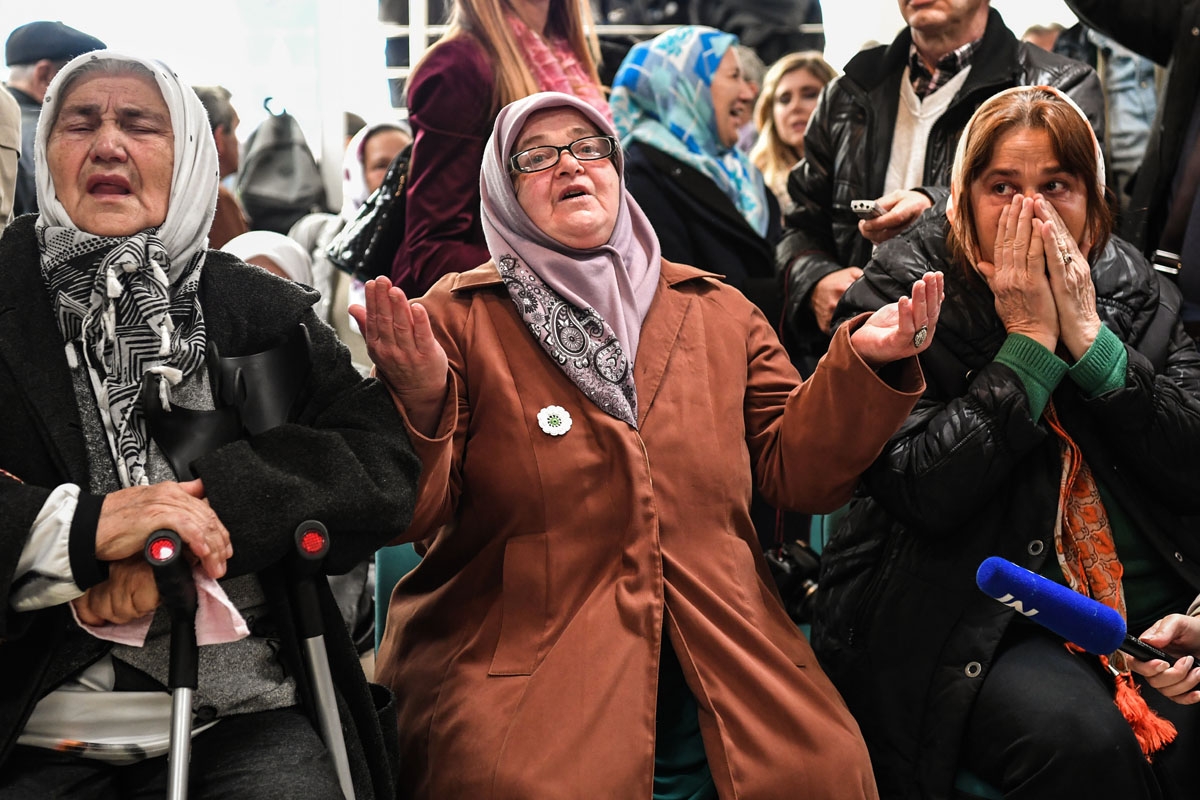 Victims' relatives react as they watch a live TV broadcast from the International Criminal Tribunal for the former Yugoslavia (ICTY)in a room at the memorial in Potocari, near Srebrenica on November 22, 2017 when UN judges announce the life sentence in th