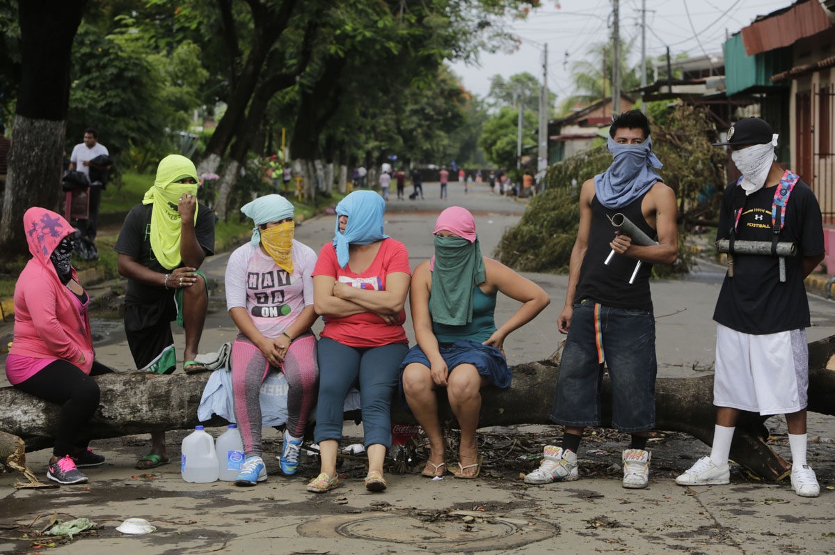 Anti-government demonstrators remain at an improvised barricade in the town of Masaya, 35 km from Managua on June 5, 2018.