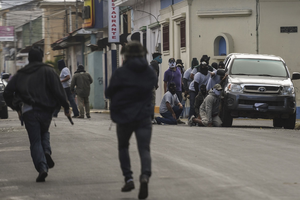 Paramilitaries surround the San Sebastian Basilica, in Diriamba, Nicaragua on July 09, 2018. Armed supporters of the government of Nicaraguan President Daniel Ortega burst into the basilica, besieged and insulted bishops who had earlier arrived in Diriamb
