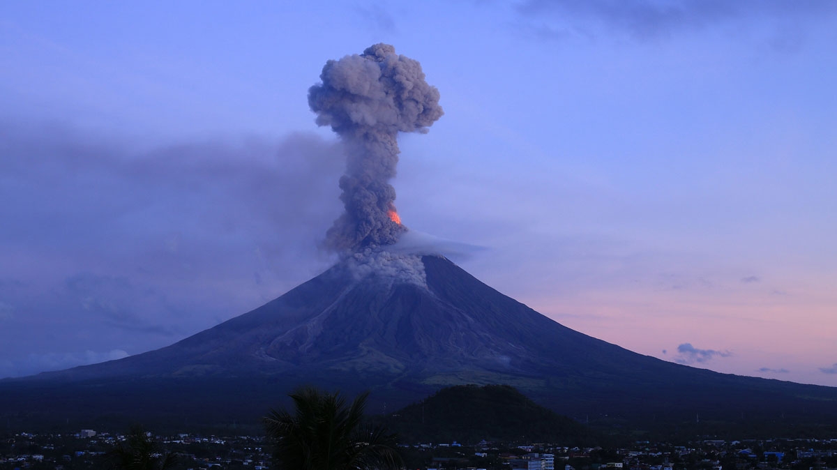 Mayon spewing a column of ash, January 24, 2018.