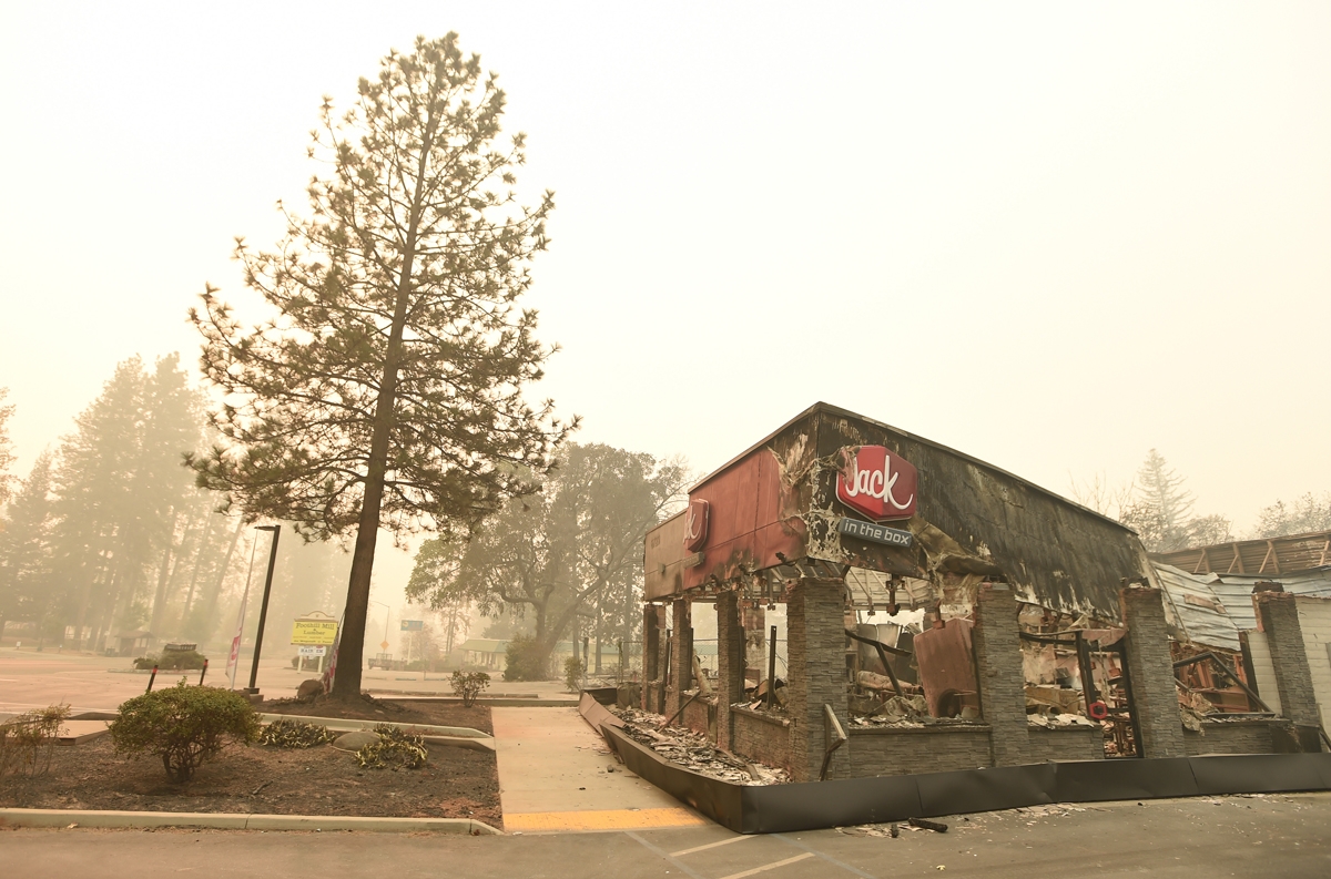 Un restaurante Jack In The Box quemado en el centro de Paradise, California, después de que el incendio Camp arrasó, el 10 de noviembre de 2018