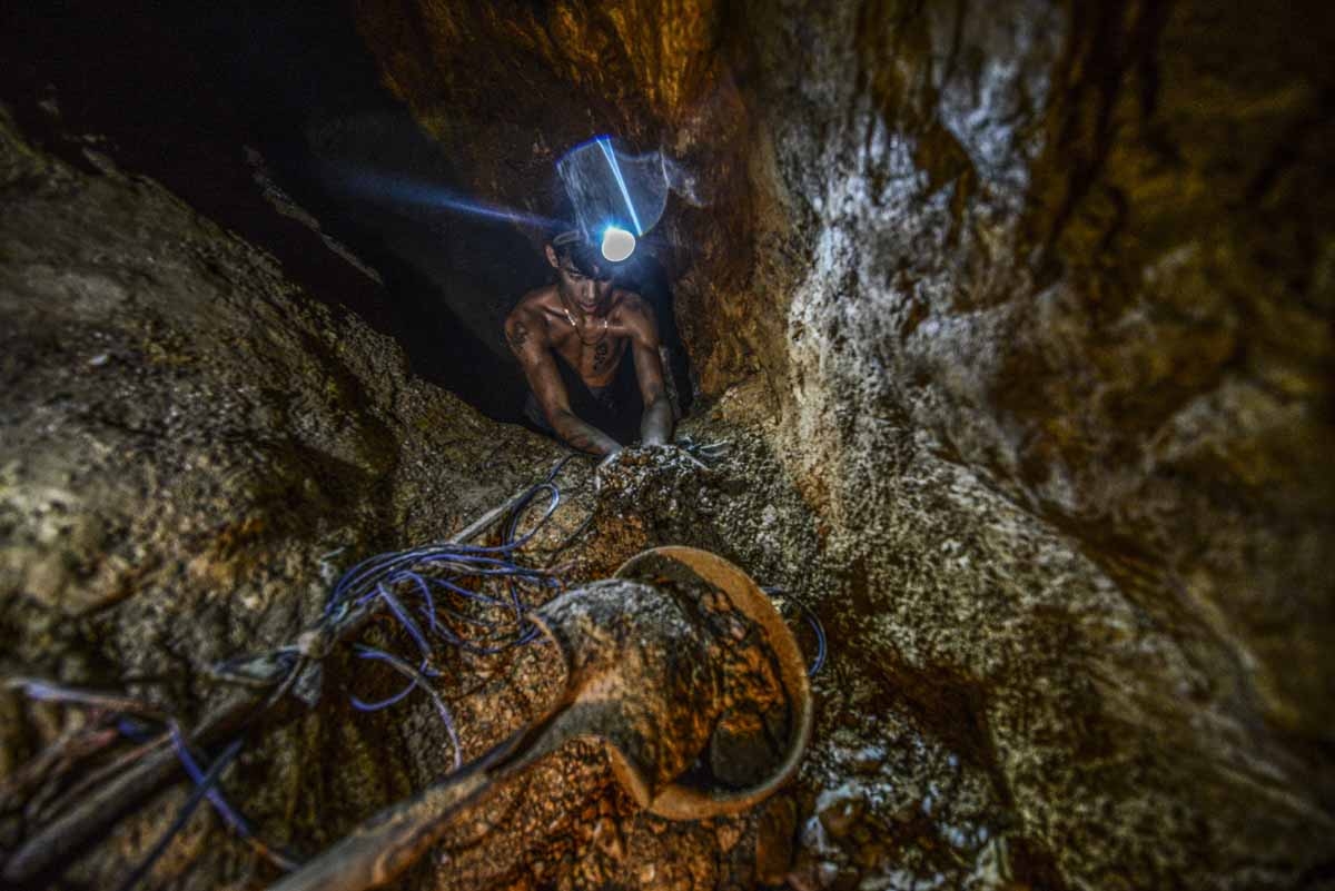 Ender Moreno shows stones laced with gold at La Culebra gold mine in El Callao, Bolivar state, southeastern Venezuela on March 1, 2017.