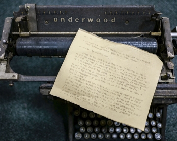 Picture of a dispatch and an Underwood typewriter used by AFP correspondent Jean Huteau in the first days of the Cuban Revolution, taken in Havana on December 25, 2018. - On January 1, Cuba will mark the 60th anniversary of the Communist Revolution that b