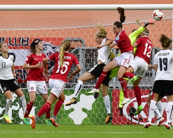  Austria's goalkeeper Manuela Zinsberger (3R) and Denmark's forward Stine Larsen jump for the ball during the UEFA Womenâs Euro 2017 football tournament semi-final match between Denmark and Austria at the Rat Verlegh Stadium, in Breda, on August 3, 2017