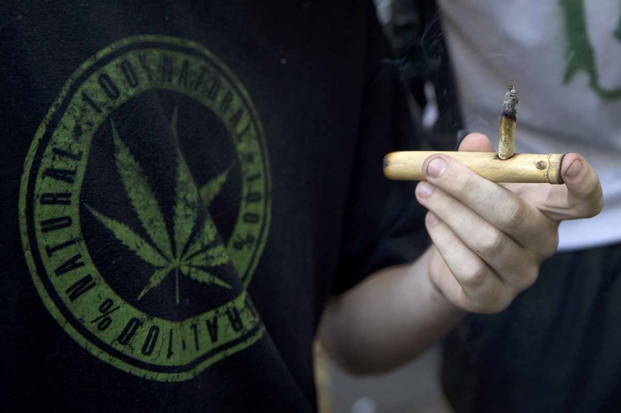 Para fumar un porro, inscríbase aquí | Focus